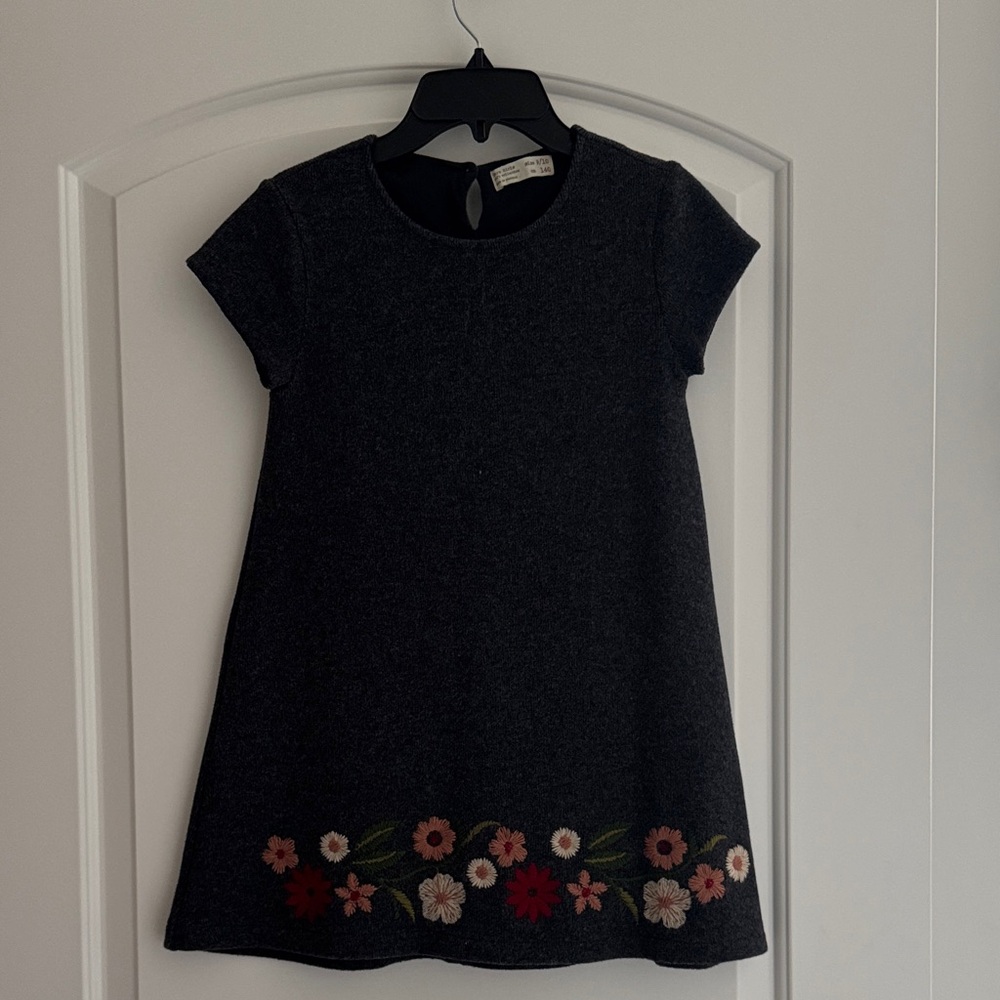 EUC Zara flower appliqué dress, size 9/10